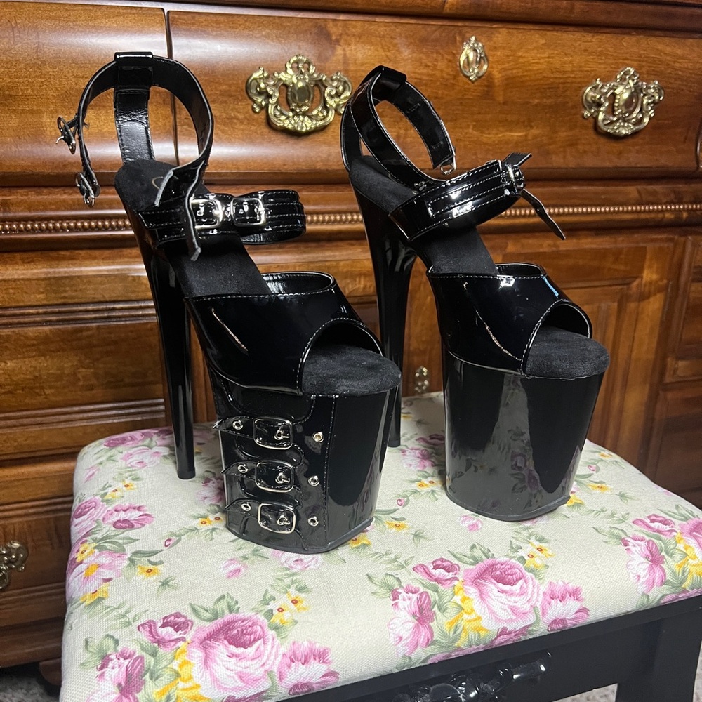Pleaser Flamingo Size 7 Black Buckle Strappy Sandal Platform Heels